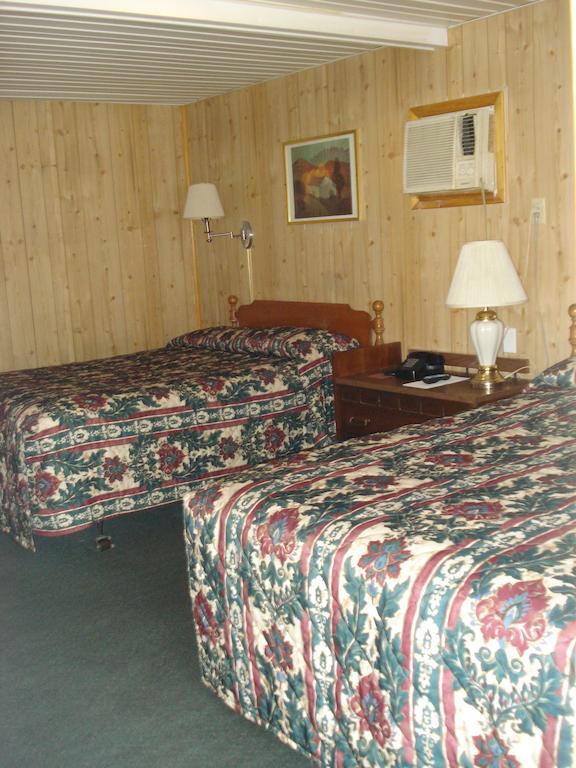 Cedar Grove Motel Altoona Room photo